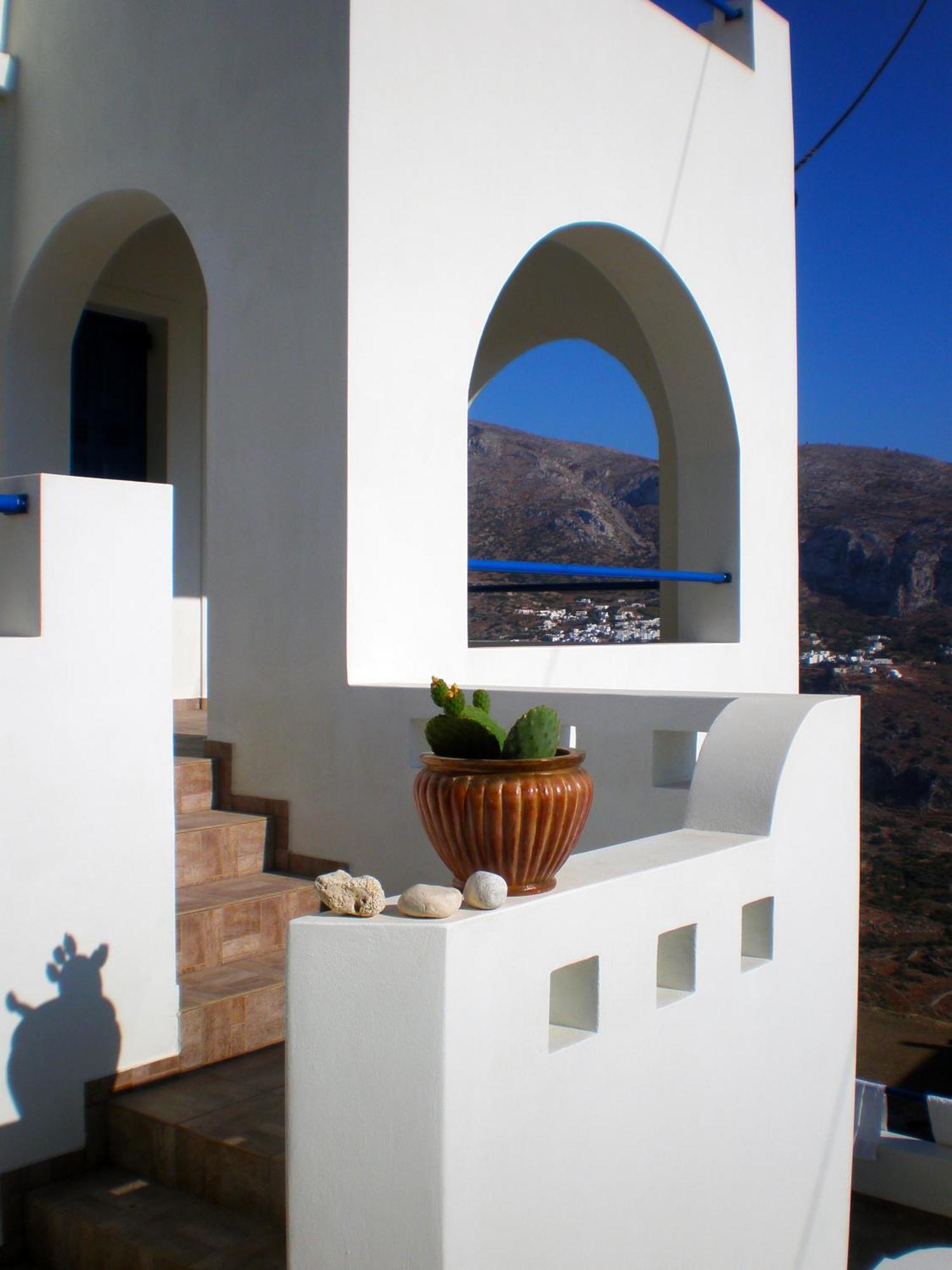 Plori Studios And Apartments Aegiali Exterior photo